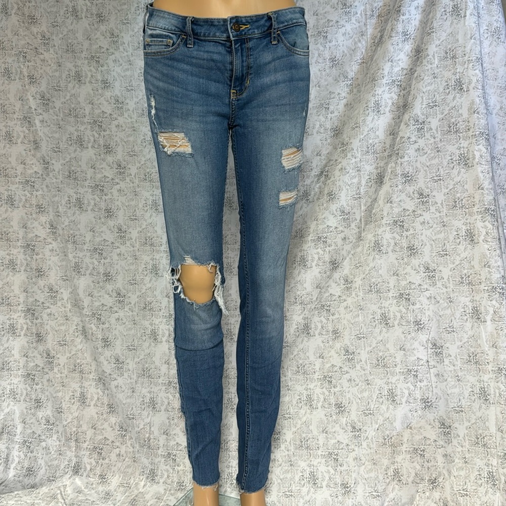 Hollister Low Rise Super Skinny. 9L W29L32